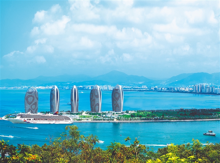 海南地理、经济与文化发展综合研究概览