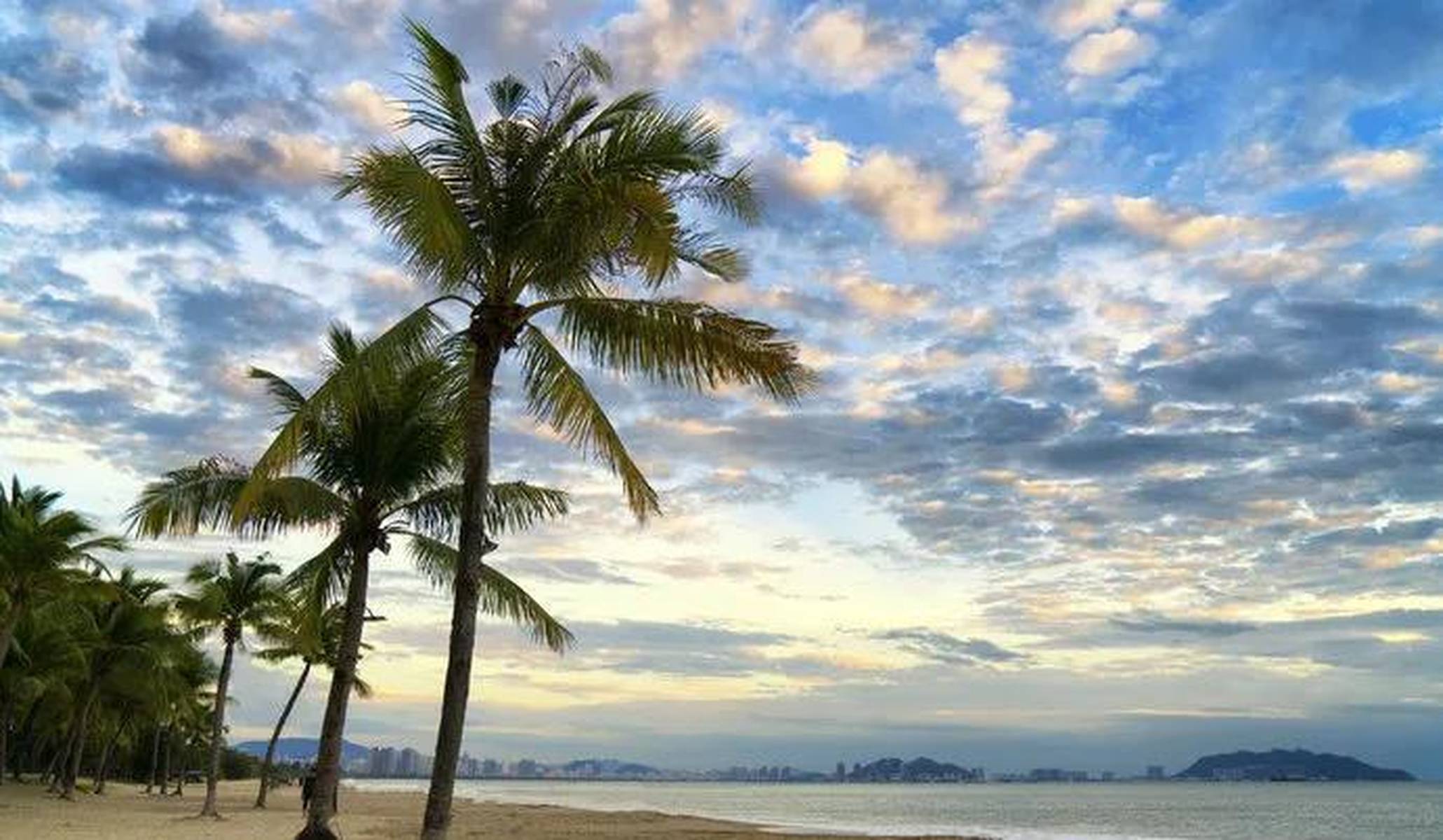 海南地理、经济与文化发展综合研究概览