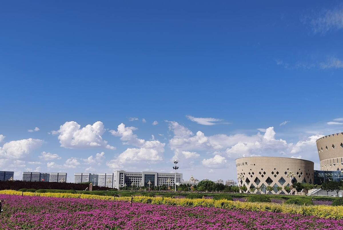 鄂尔多斯,草原之光照亮励志之路